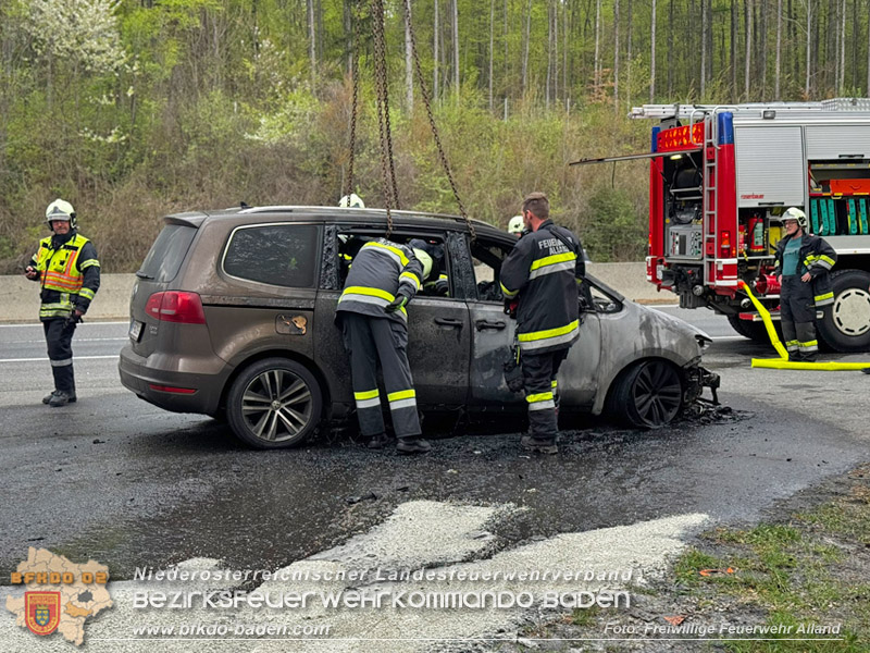 20260419_PKW-Brand auf der A21 im Bezirk BADEN  Foto: FF Alland