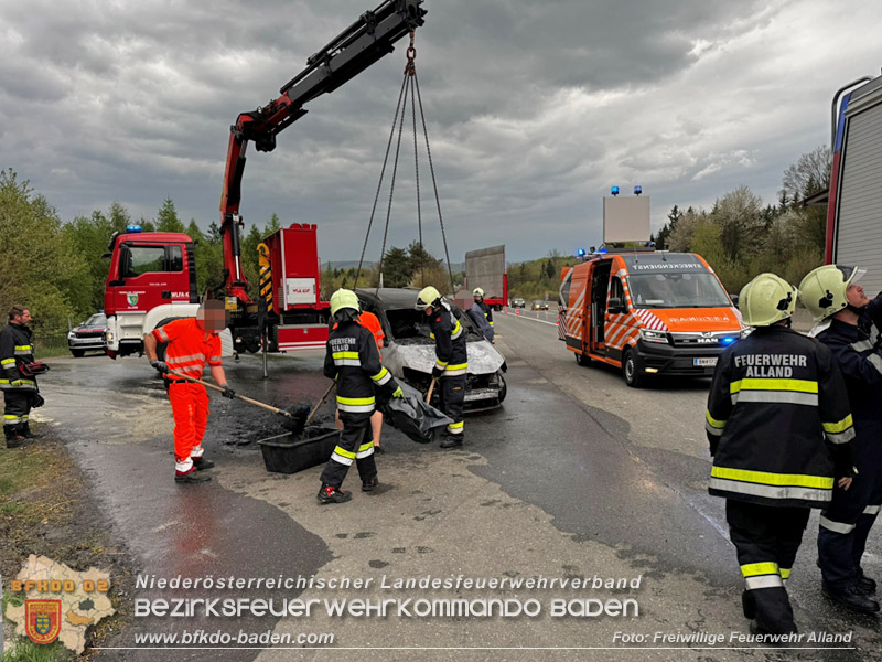 20260419_PKW-Brand auf der A21 im Bezirk BADEN  Foto: FF Alland
