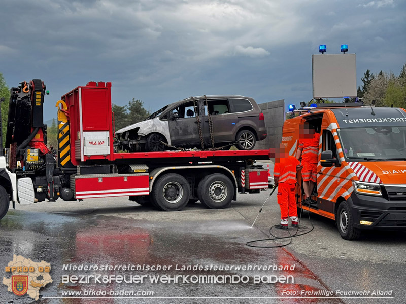 20260419_PKW-Brand auf der A21 im Bezirk BADEN  Foto: FF Alland