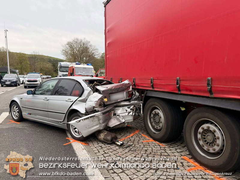 Schadstoffeinsatz entpuppt sich als VU mit medizinischem Notfall! Foto: FF Heiligenkreuz