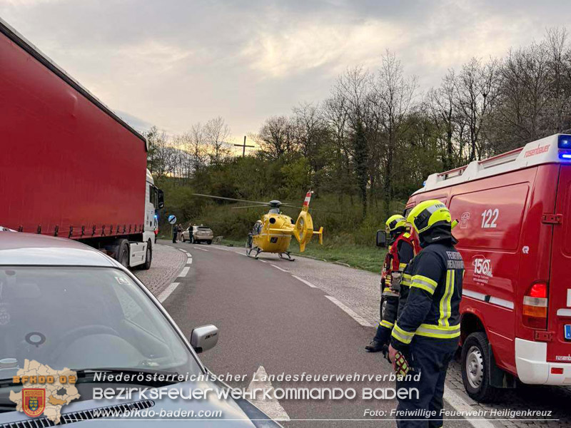 Schadstoffeinsatz entpuppt sich als VU mit medizinischem Notfall! Foto: FF Heiligenkreuz