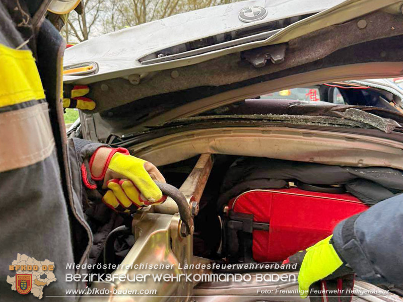 Schadstoffeinsatz entpuppt sich als VU mit medizinischem Notfall! Foto: FF Heiligenkreuz