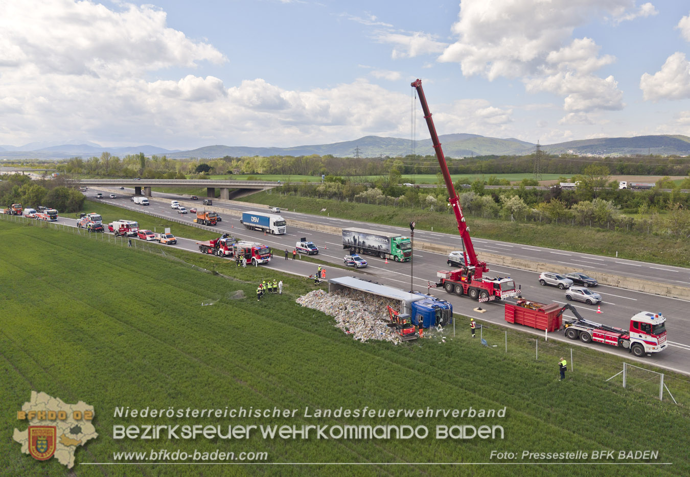 20260420_Schwerer Lkw-Unfall auf der A2 bei Traiskirchen  Foto: BFKDO BADEN