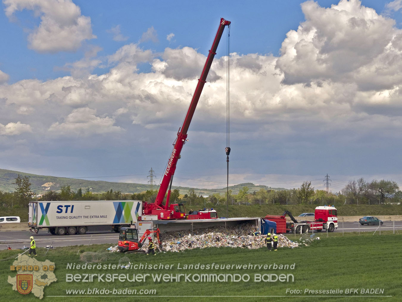 20260420_Schwerer Lkw-Unfall auf der A2 bei Traiskirchen  Foto: BFKDO BADEN