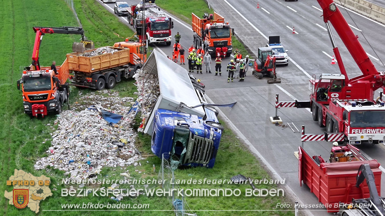 20260420_Schwerer Lkw-Unfall auf der A2 bei Traiskirchen  Foto: BFKDO BADEN