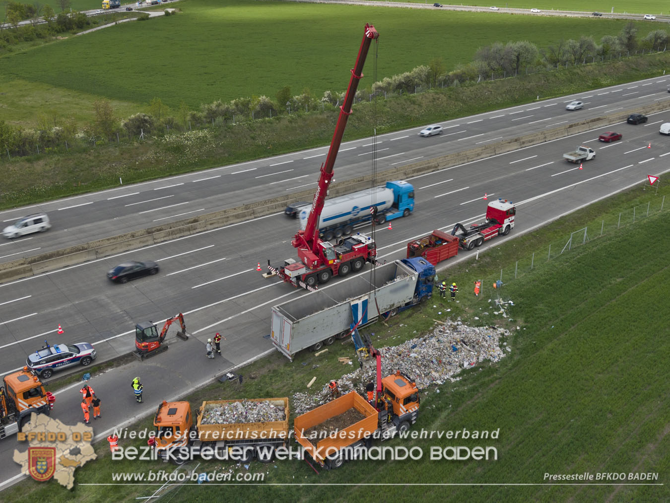 20260420_Schwerer Lkw-Unfall auf der A2 bei Traiskirchen  Foto: BFKDO BADEN
