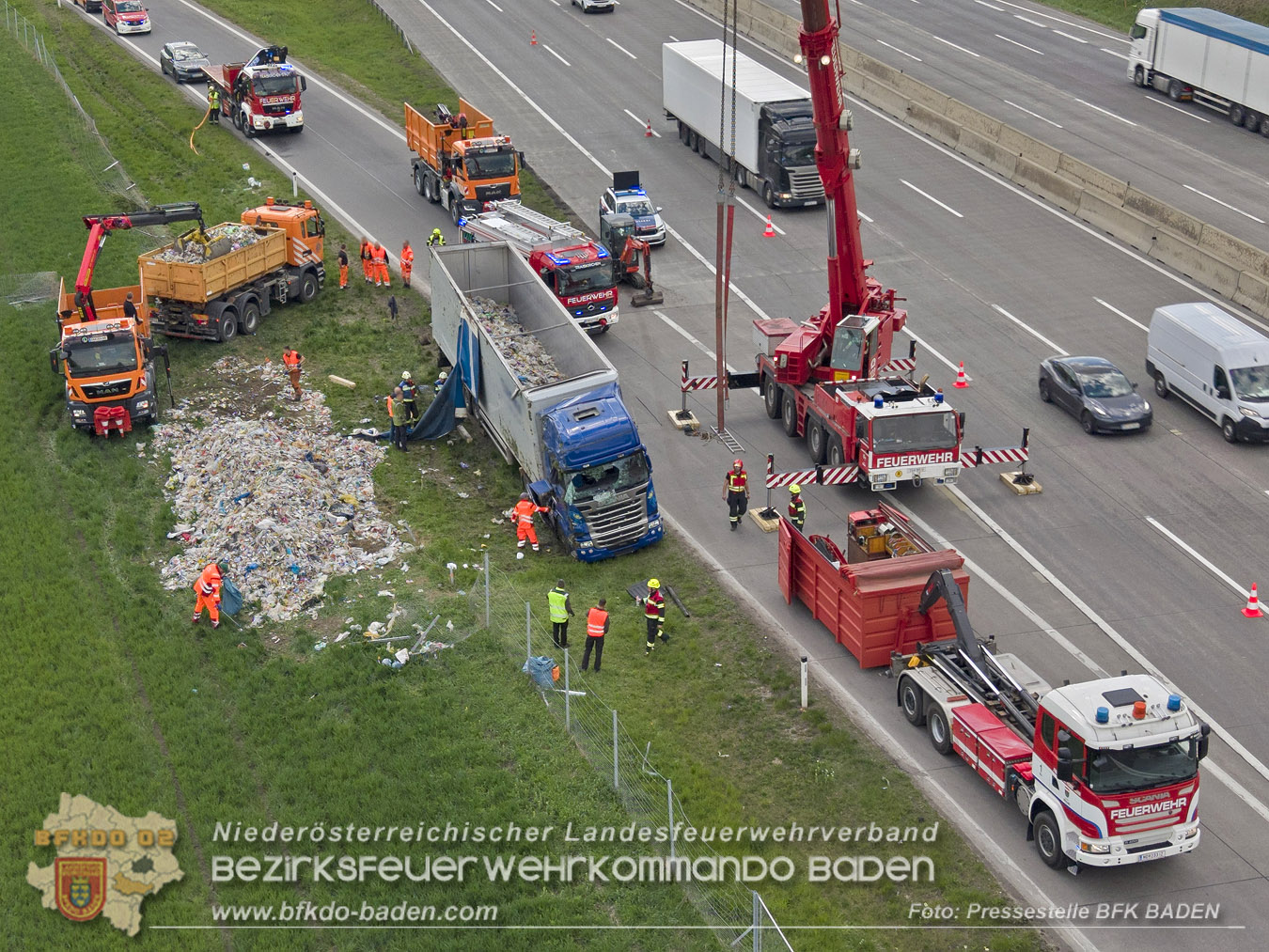 20260420_Schwerer Lkw-Unfall auf der A2 bei Traiskirchen  Foto: BFKDO BADEN