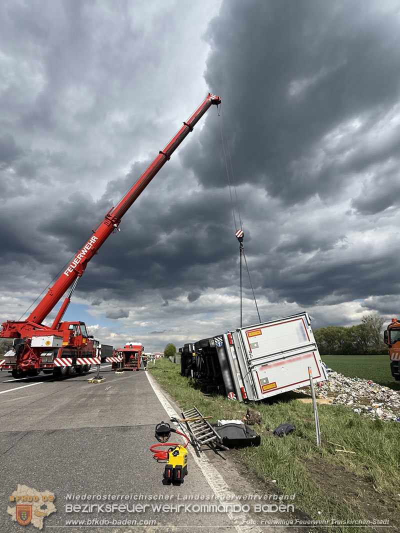 20260420_Schwerer Lkw-Unfall auf der A2 bei Traiskirchen  Foto: Verena Dobianer FF Traiskirchen-Stadt