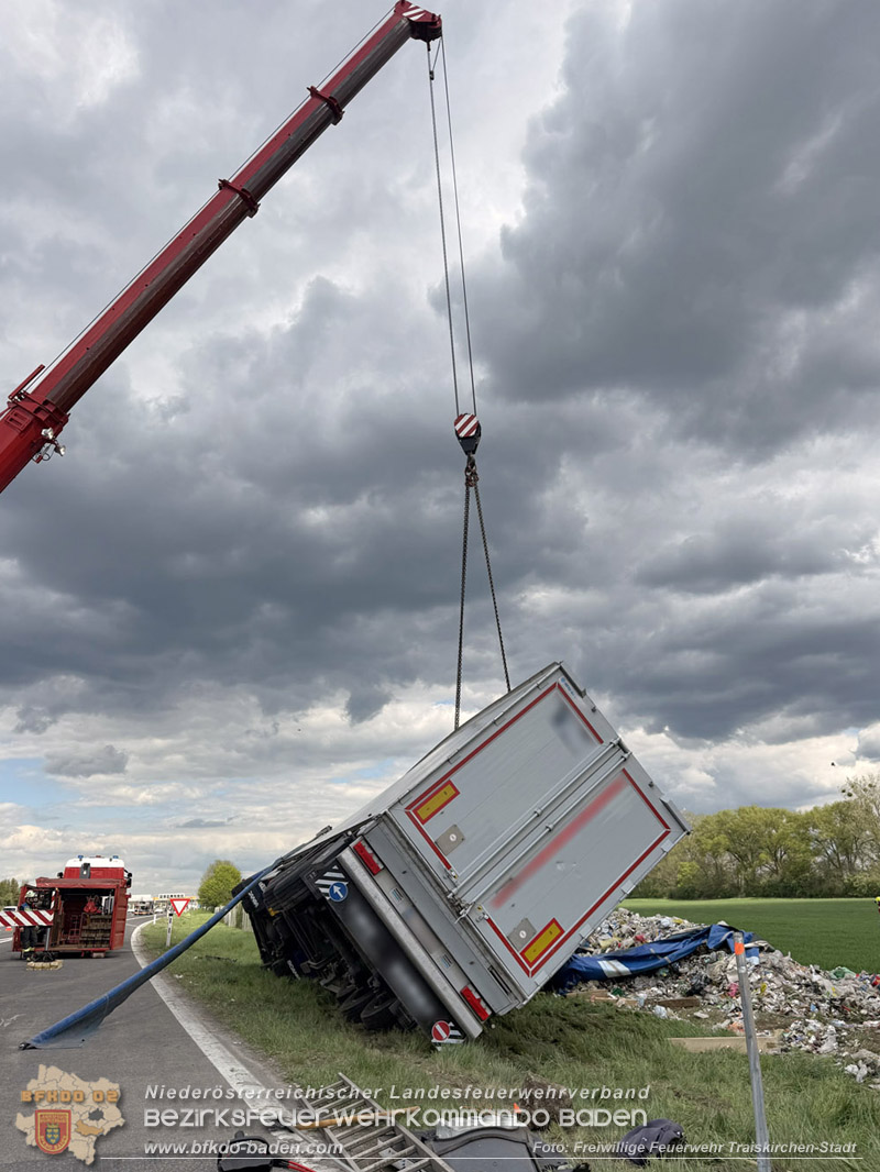 20260420_Schwerer Lkw-Unfall auf der A2 bei Traiskirchen  Foto: Verena Dobianer FF Traiskirchen-Stadt