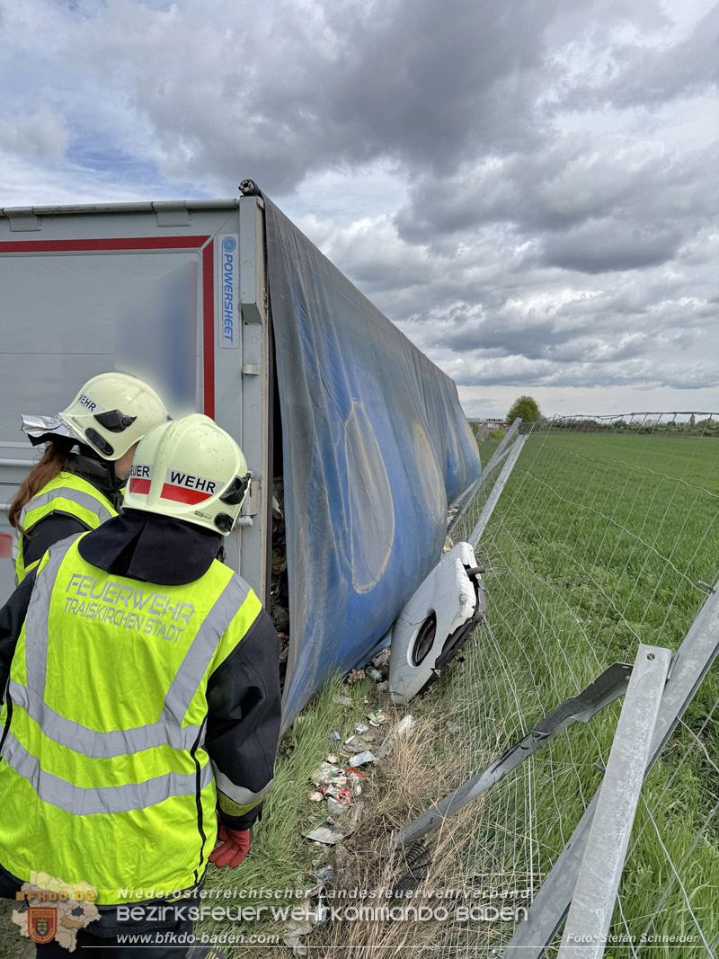20260420_Schwerer Lkw-Unfall auf der A2 bei Traiskirchen Foto: Stefan Schneider BFKDO BADEN