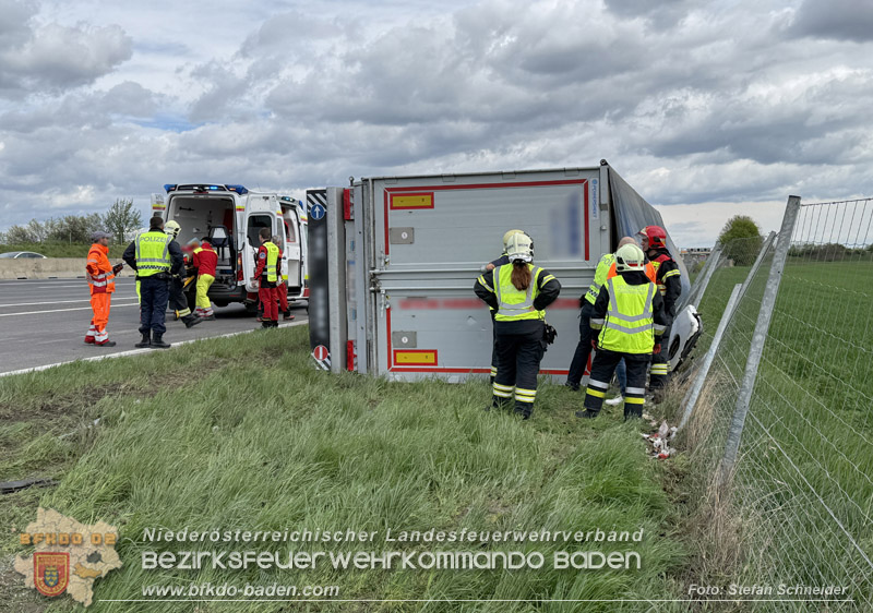 20260420_Schwerer Lkw-Unfall auf der A2 bei Traiskirchen Foto: Stefan Schneider BFKDO BADEN
