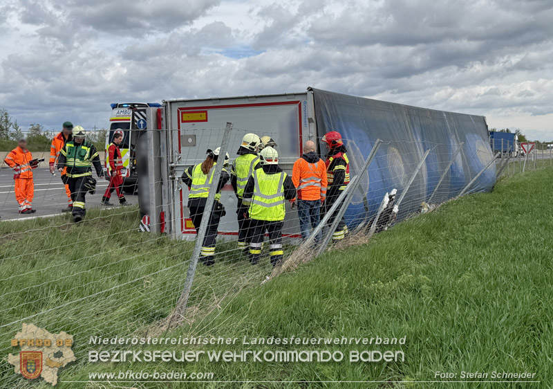 20260420_Schwerer Lkw-Unfall auf der A2 bei Traiskirchen Foto: Stefan Schneider BFKDO BADEN