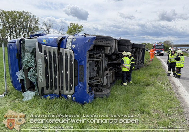 20260420_Schwerer Lkw-Unfall auf der A2 bei Traiskirchen Foto: Stefan Schneider BFKDO BADEN