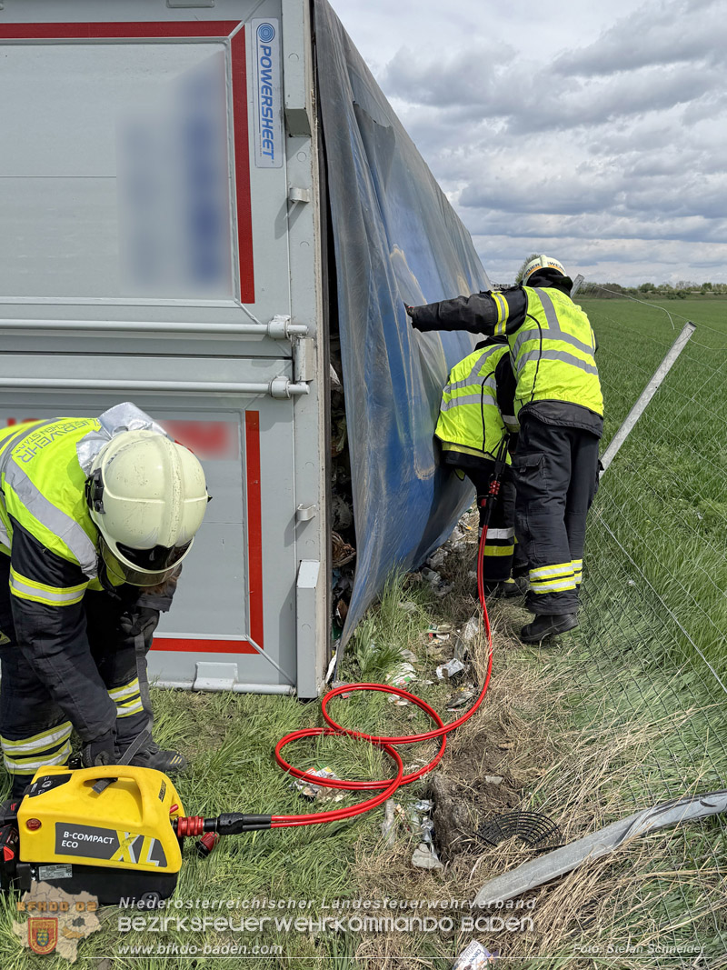20260420_Schwerer Lkw-Unfall auf der A2 bei Traiskirchen Foto: Stefan Schneider BFKDO BADEN