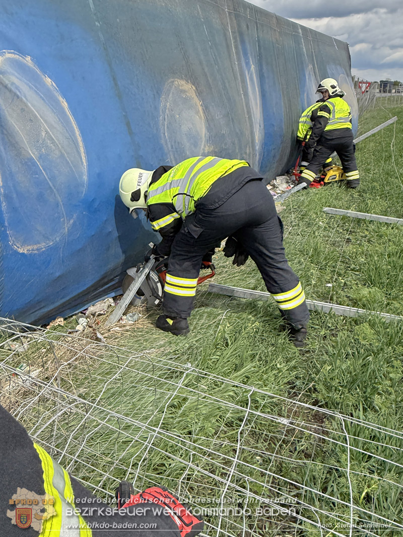 20260420_Schwerer Lkw-Unfall auf der A2 bei Traiskirchen Foto: Stefan Schneider BFKDO BADEN
