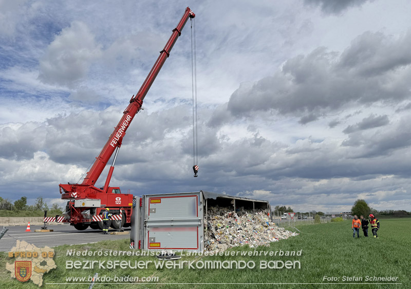 20260420_Schwerer Lkw-Unfall auf der A2 bei Traiskirchen Foto: Stefan Schneider BFKDO BADEN