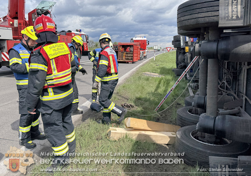 20260420_Schwerer Lkw-Unfall auf der A2 bei Traiskirchen Foto: Stefan Schneider BFKDO BADEN
