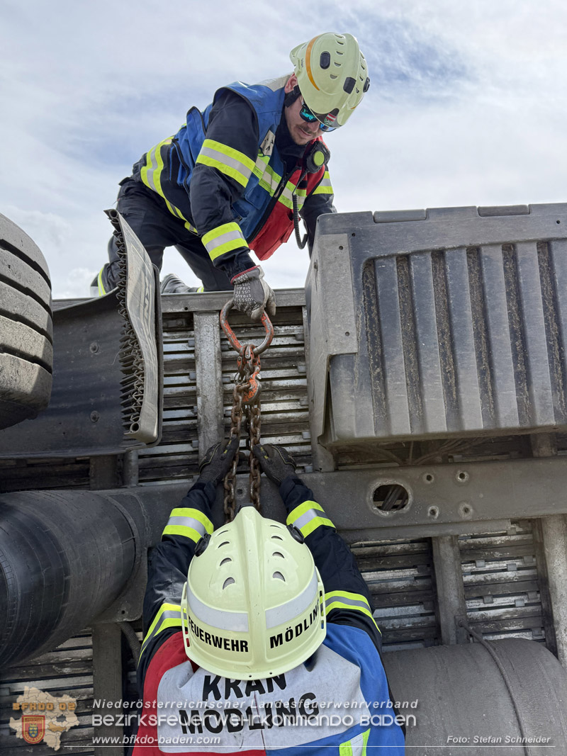 20260420_Schwerer Lkw-Unfall auf der A2 bei Traiskirchen Foto: Stefan Schneider BFKDO BADEN