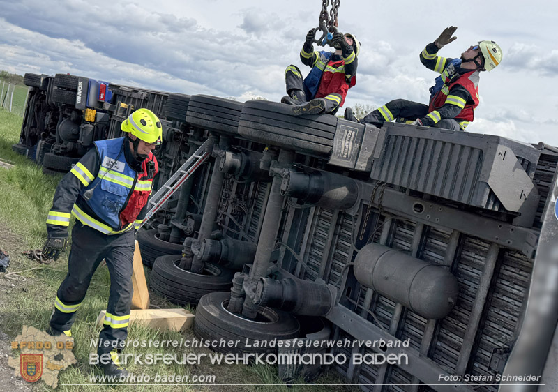 20260420_Schwerer Lkw-Unfall auf der A2 bei Traiskirchen Foto: Stefan Schneider BFKDO BADEN