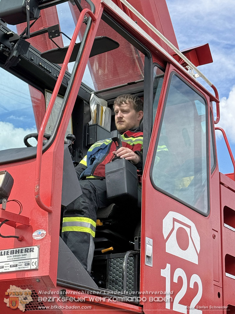 20260420_Schwerer Lkw-Unfall auf der A2 bei Traiskirchen Foto: Stefan Schneider BFKDO BADEN