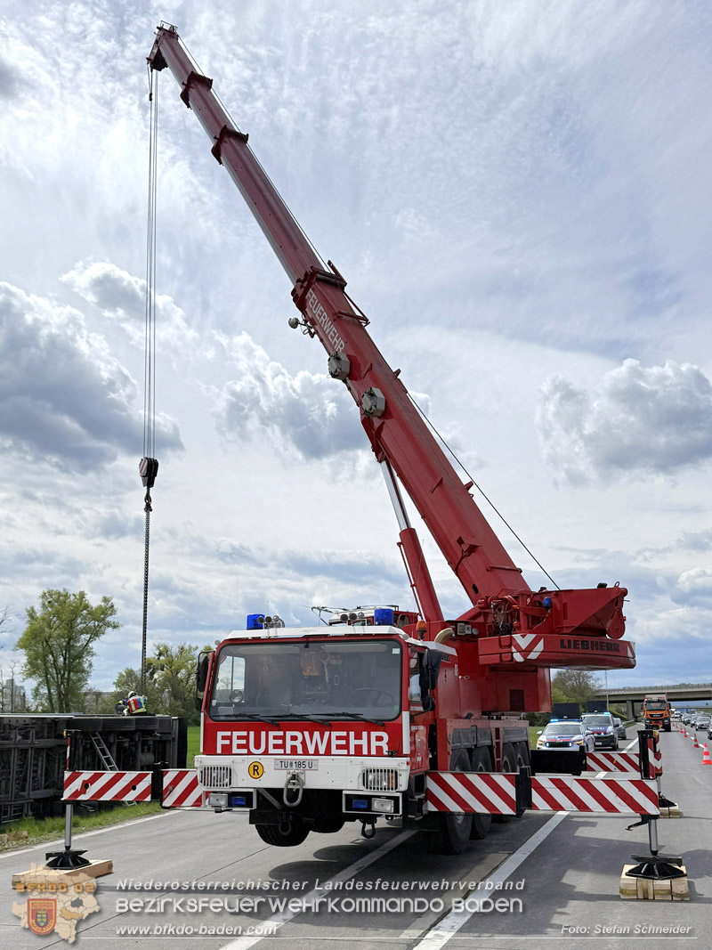 20260420_Schwerer Lkw-Unfall auf der A2 bei Traiskirchen Foto: Stefan Schneider BFKDO BADEN