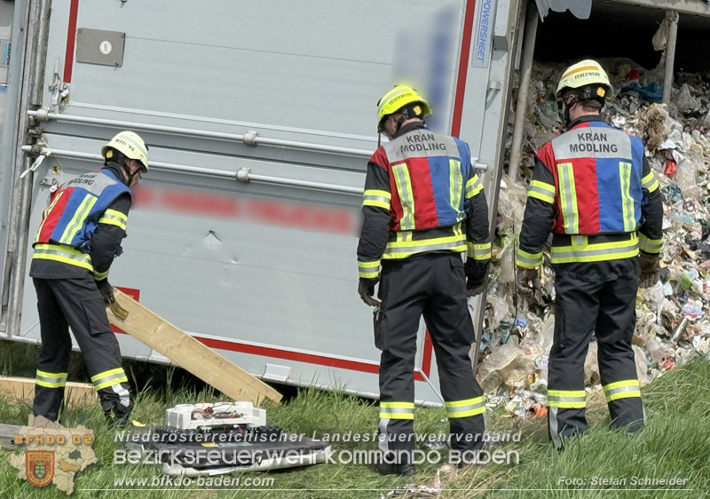 20260420_Schwerer Lkw-Unfall auf der A2 bei Traiskirchen Foto: Stefan Schneider BFKDO BADEN