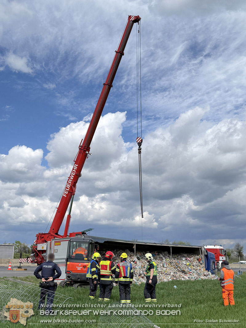 20260420_Schwerer Lkw-Unfall auf der A2 bei Traiskirchen Foto: Stefan Schneider BFKDO BADEN