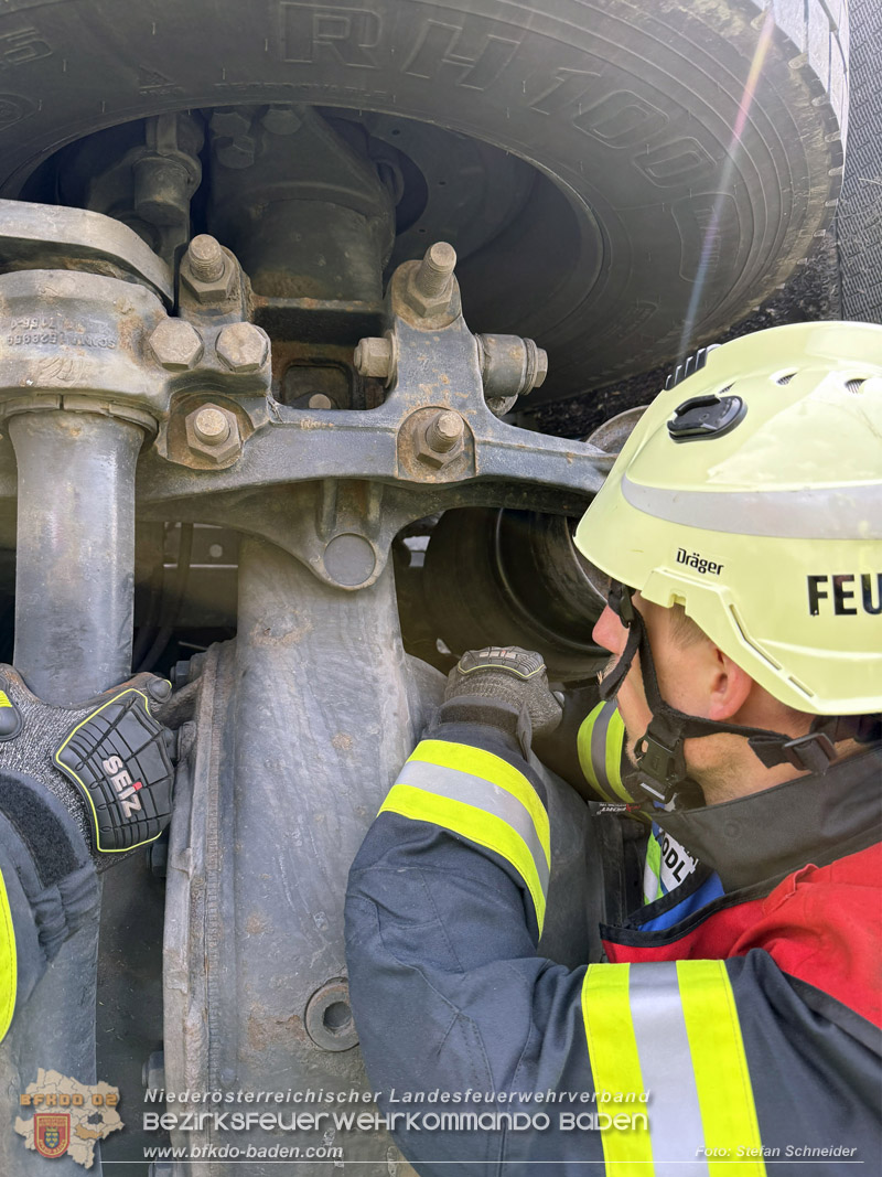 20260420_Schwerer Lkw-Unfall auf der A2 bei Traiskirchen Foto: Stefan Schneider BFKDO BADEN