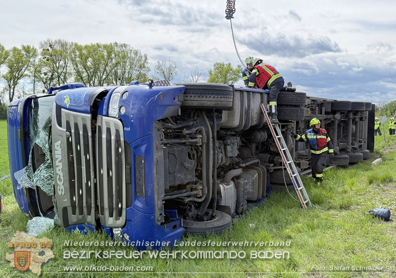 20260420_Schwerer Lkw-Unfall auf der A2 bei Traiskirchen Foto: Stefan Schneider BFKDO BADEN