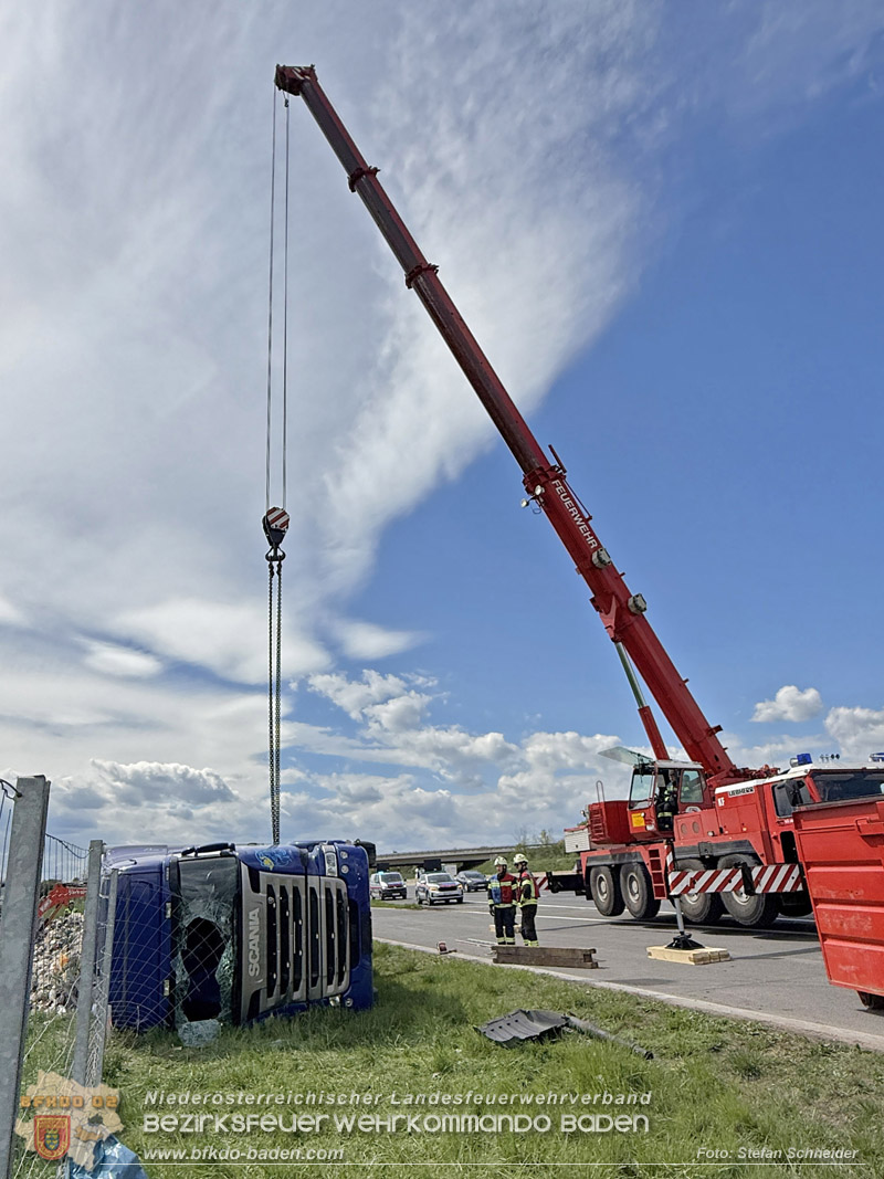 20260420_Schwerer Lkw-Unfall auf der A2 bei Traiskirchen Foto: Stefan Schneider BFKDO BADEN