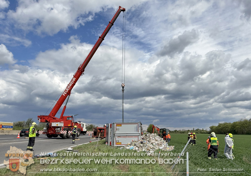 20260420_Schwerer Lkw-Unfall auf der A2 bei Traiskirchen Foto: Stefan Schneider BFKDO BADEN