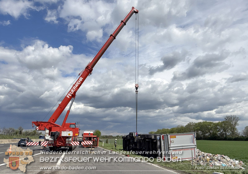 20260420_Schwerer Lkw-Unfall auf der A2 bei Traiskirchen Foto: Stefan Schneider BFKDO BADEN