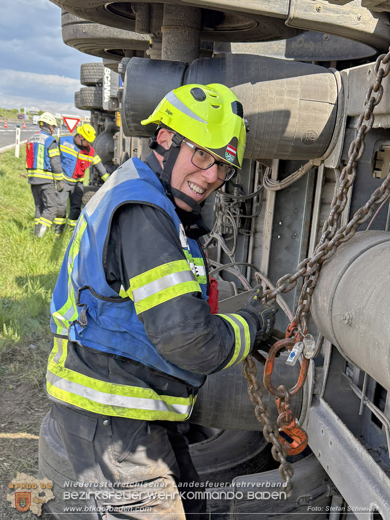 20260420_Schwerer Lkw-Unfall auf der A2 bei Traiskirchen Foto: Stefan Schneider BFKDO BADEN