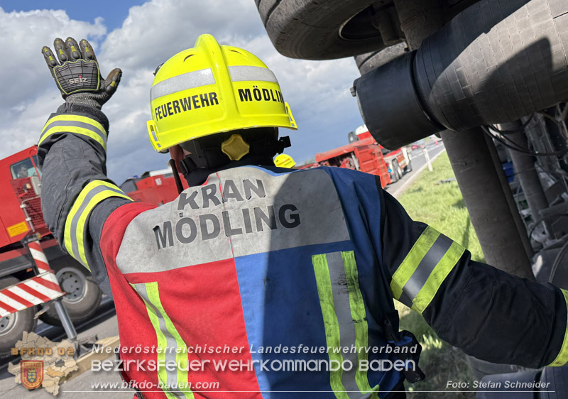 20260420_Schwerer Lkw-Unfall auf der A2 bei Traiskirchen Foto: Stefan Schneider BFKDO BADEN