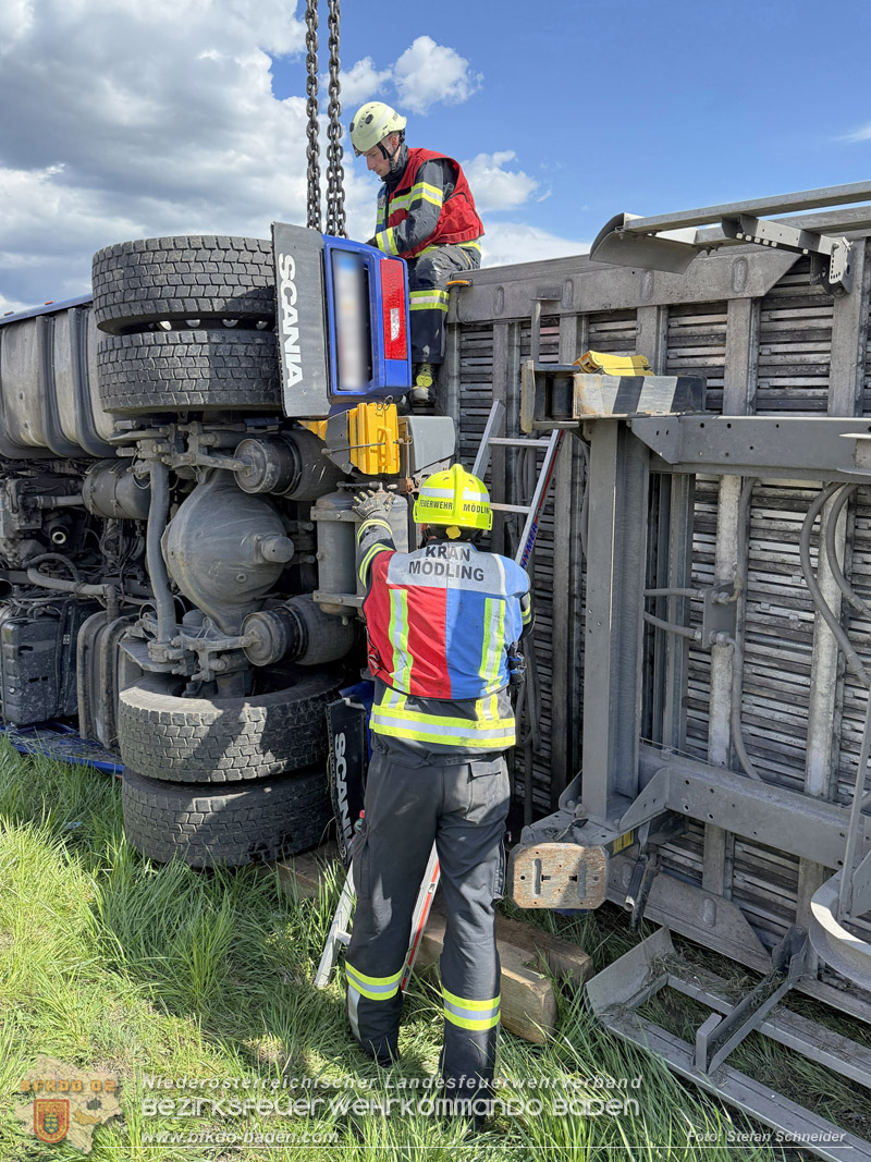 20260420_Schwerer Lkw-Unfall auf der A2 bei Traiskirchen Foto: Stefan Schneider BFKDO BADEN
