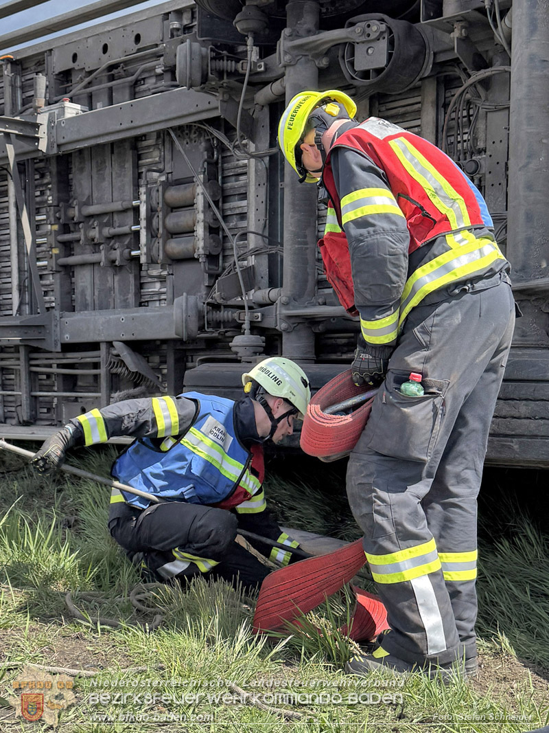 20260420_Schwerer Lkw-Unfall auf der A2 bei Traiskirchen Foto: Stefan Schneider BFKDO BADEN