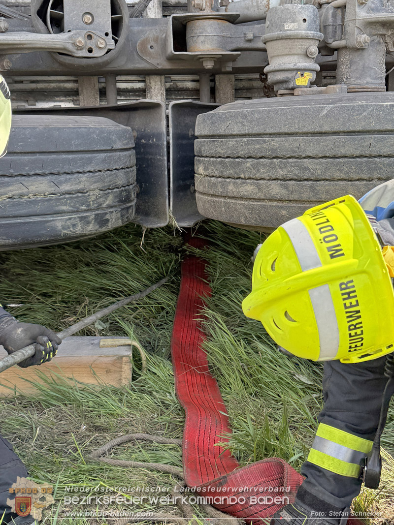 20260420_Schwerer Lkw-Unfall auf der A2 bei Traiskirchen Foto: Stefan Schneider BFKDO BADEN