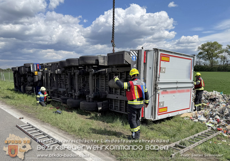 20260420_Schwerer Lkw-Unfall auf der A2 bei Traiskirchen Foto: Stefan Schneider BFKDO BADEN