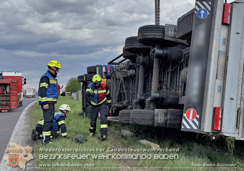 20260420_Schwerer Lkw-Unfall auf der A2 bei Traiskirchen Foto: Stefan Schneider BFKDO BADEN