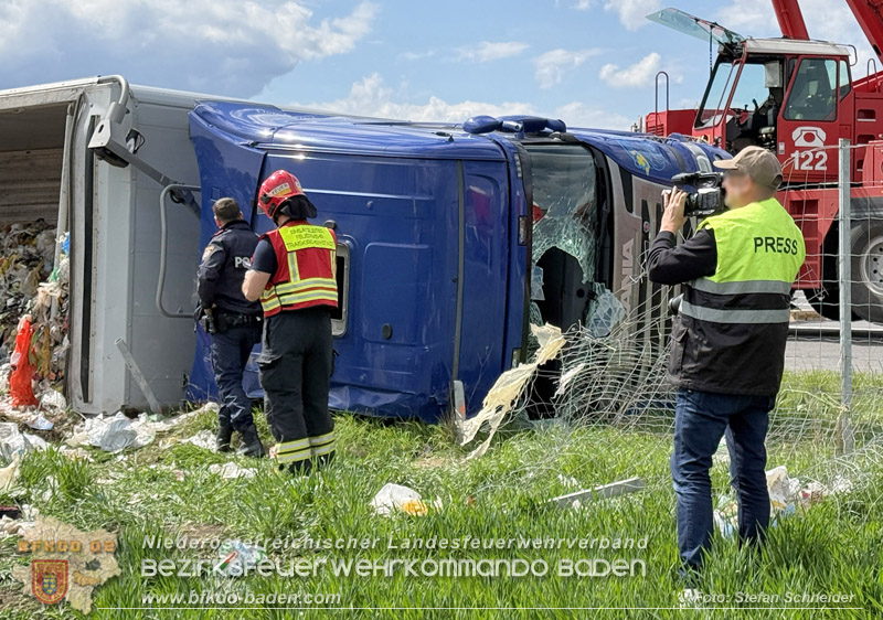 20260420_Schwerer Lkw-Unfall auf der A2 bei Traiskirchen Foto: Stefan Schneider BFKDO BADEN