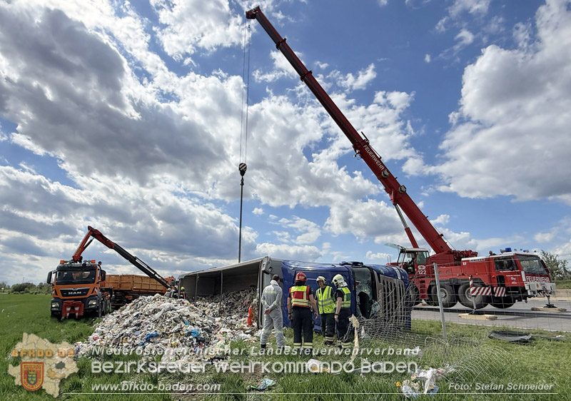 20260420_Schwerer Lkw-Unfall auf der A2 bei Traiskirchen Foto: Stefan Schneider BFKDO BADEN
