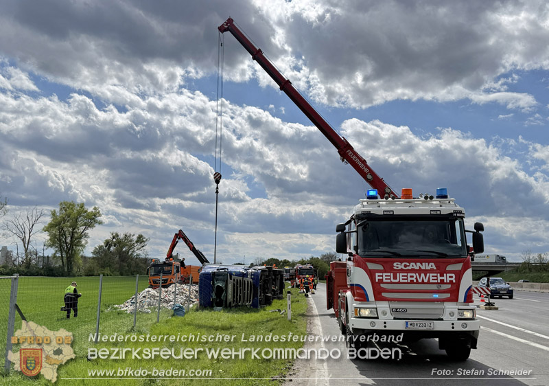20260420_Schwerer Lkw-Unfall auf der A2 bei Traiskirchen Foto: Stefan Schneider BFKDO BADEN