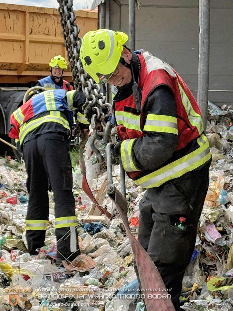 20260420_Schwerer Lkw-Unfall auf der A2 bei Traiskirchen Foto: Stefan Schneider BFKDO BADEN