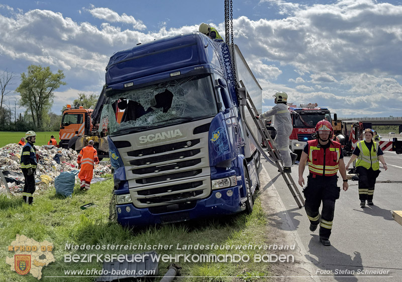 20260420_Schwerer Lkw-Unfall auf der A2 bei Traiskirchen Foto: Stefan Schneider BFKDO BADEN