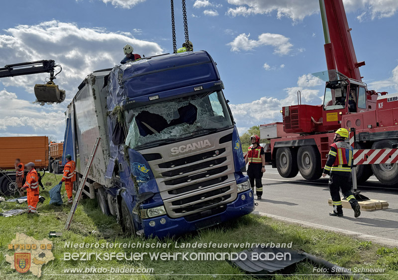 20260420_Schwerer Lkw-Unfall auf der A2 bei Traiskirchen Foto: Stefan Schneider BFKDO BADEN
