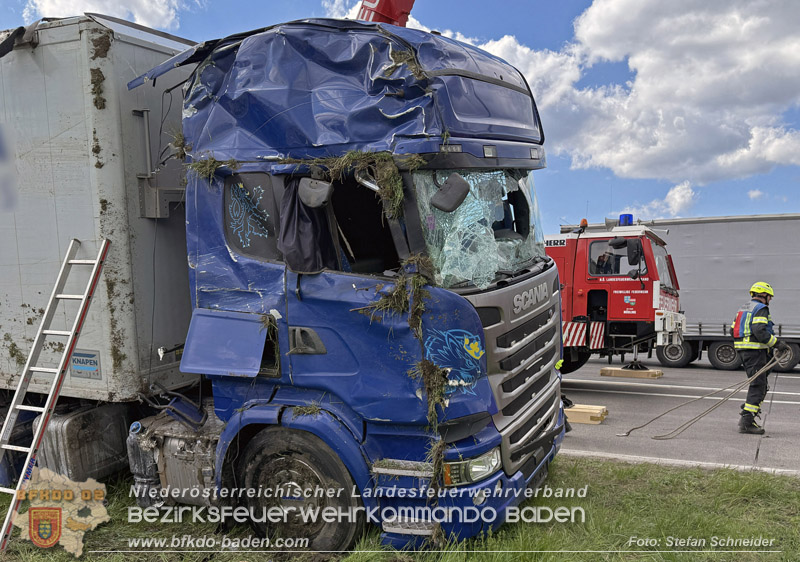 20260420_Schwerer Lkw-Unfall auf der A2 bei Traiskirchen Foto: Stefan Schneider BFKDO BADEN