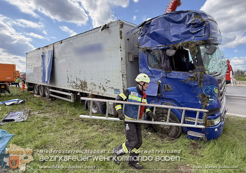 20260420_Schwerer Lkw-Unfall auf der A2 bei Traiskirchen Foto: Stefan Schneider BFKDO BADEN