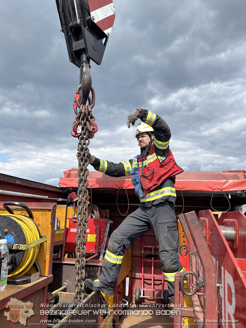 20260420_Schwerer Lkw-Unfall auf der A2 bei Traiskirchen Foto: Stefan Schneider BFKDO BADEN