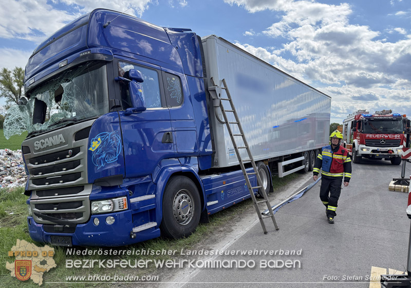 20260420_Schwerer Lkw-Unfall auf der A2 bei Traiskirchen Foto: Stefan Schneider BFKDO BADEN