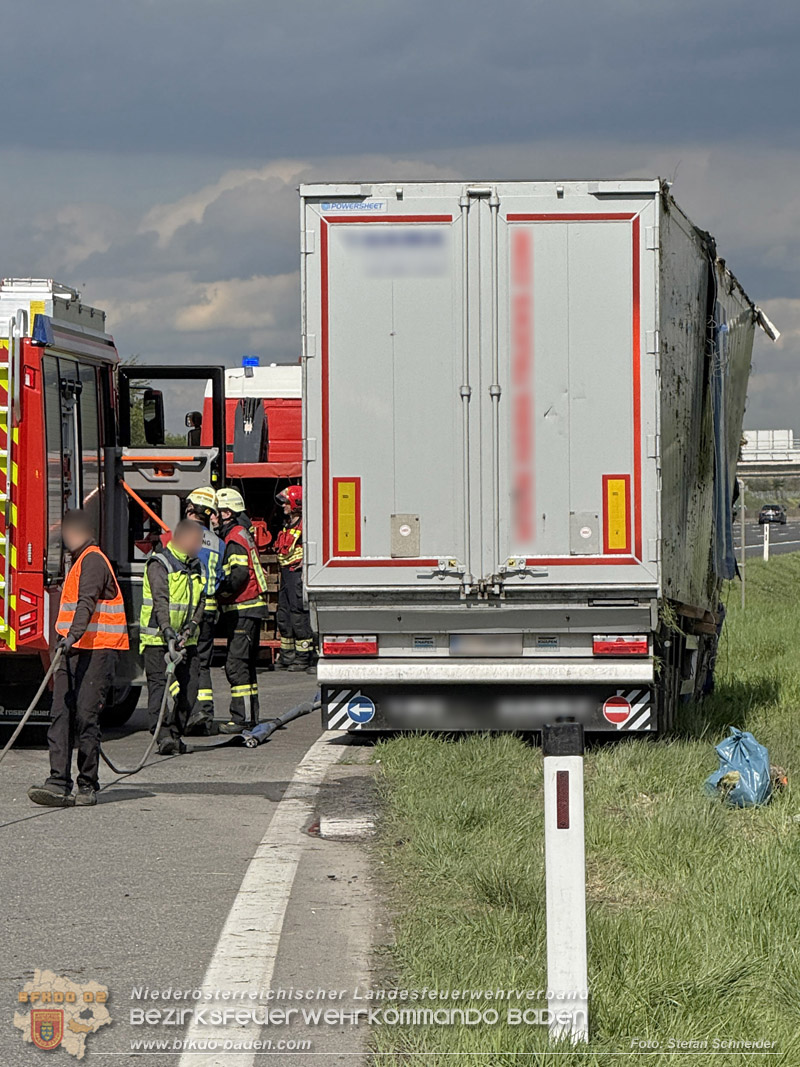 20260420_Schwerer Lkw-Unfall auf der A2 bei Traiskirchen Foto: Stefan Schneider BFKDO BADEN